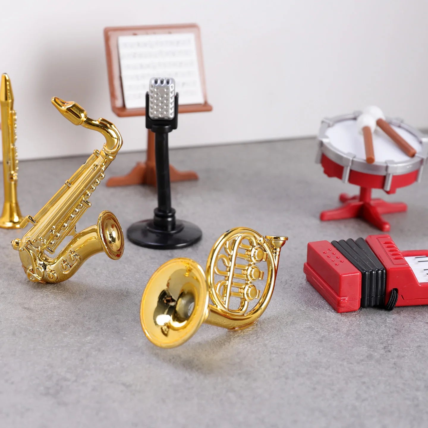 1set Dollhouse Musical Instrument Model Accordion Saxophone Classical Instruments Miniature Scene Props Decoration Figurines